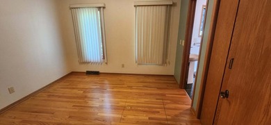Beautiful 3-bedroom home featuring 2 ensuite bathrooms and a - photo 36