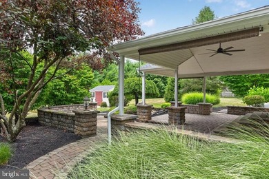 Beautifully maintained 4-Bedroom home on close to a half acre - photo 50