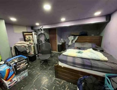 This THree bedroom home is in great condition . Ready to move in - photo 2