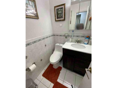 This THree bedroom home is in great condition . Ready to move in - photo 4