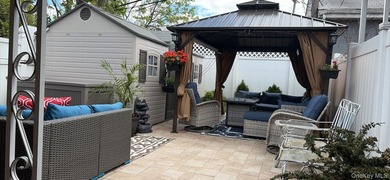This THree bedroom home is in great condition . Ready to move in - photo 9