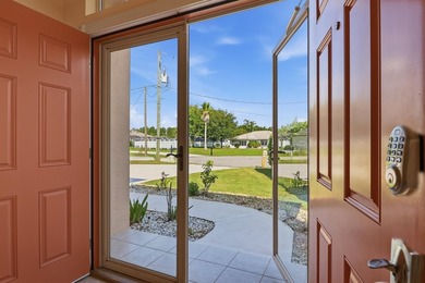 Welcome to this spacious 3-bedroom, 3-bathroom two-story block - photo 4