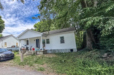 Discover comfort and charm in this delightful 2 bedroom 1 bath - photo 1