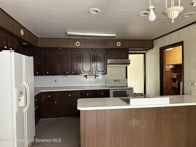 Large ranch home in Abington School District, 1.39 acres, 2 car - photo 3