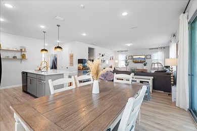 Welcome to this spacious and modern 5-bedroom, 2.5-bath home - photo 8