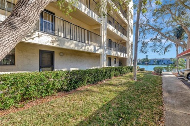 (private lake, pond, coastal) Condo For Sale in Largo Florida