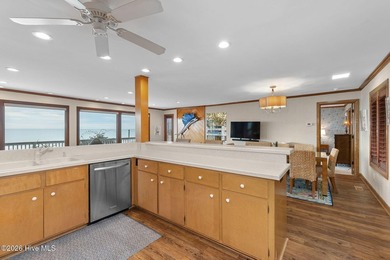 Charming 4-bedroom oceanfront cottage in Pine Knoll Shores - photo 17