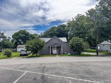 Discover comfort and charm in this delightful 2 bedroom 1 bath - photo 1
