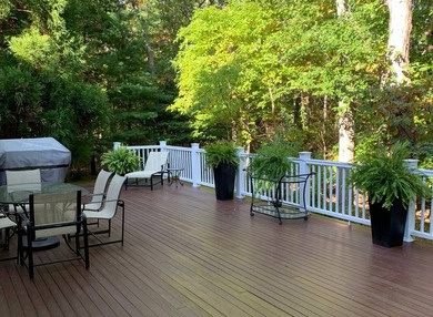 This beautiful custom-built home in the famed Bell Estate - photo 3