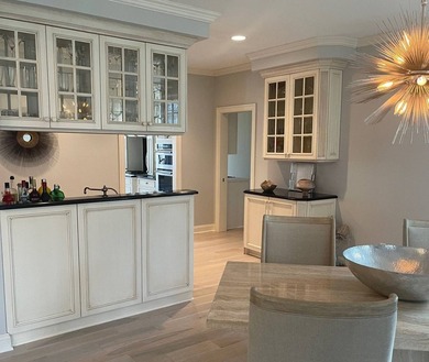 This beautiful custom-built home in the famed Bell Estate - photo 7