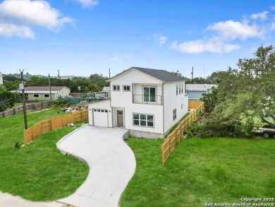 Lake Home For Sale in Canyon Lake, Texas