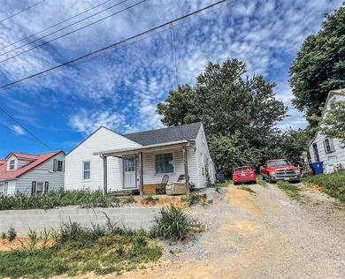 Investment opportunity in the heart of Campbellsville! This - photo 1
