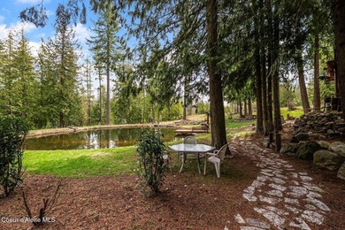 PRIVATE SANCTUARY CLOSE TO TOWN. Imagine living in a beautiful - photo 4