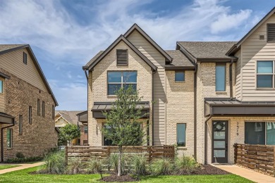 Lake Townhome/Townhouse For Sale in Grand Prairie, Texas