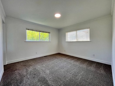 Newly remodeled home in a wonderful neighborhood. Beautiful yard - photo 14