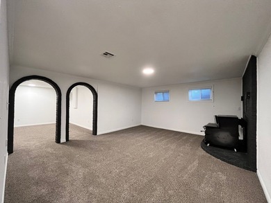 Newly remodeled home in a wonderful neighborhood. Beautiful yard - photo 18
