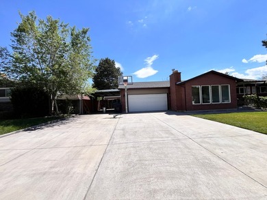 Newly remodeled home in a wonderful neighborhood. Beautiful yard - photo 31