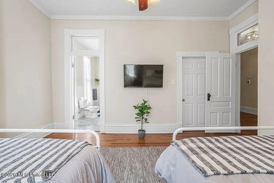 Experience the perfect blend of timeless Victorian elegance and - photo 32