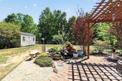 Welcome home to this beautifully maintained 2-story residence - photo 36