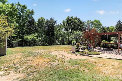 Welcome home to this beautifully maintained 2-story residence - photo 42