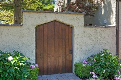 Timeless architecture, thoughtful modernization, and an - photo 8