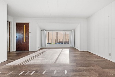 Welcome home to this beautifully maintained, light-filled - photo 5