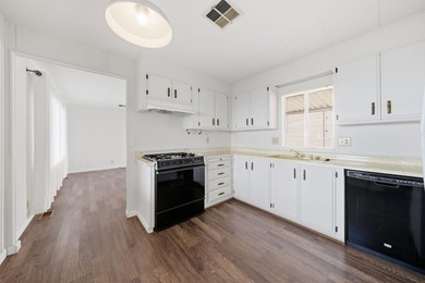 Welcome home to this beautifully maintained, light-filled - photo 6