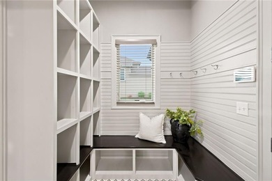 This beautiful Don Julian-built home offers an open - photo 26