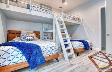 Perfect location on Gulf Blvd featuring 5BR/5BA that was built - photo 32