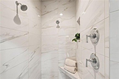 This beautiful Don Julian-built home offers an open - photo 34