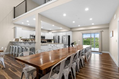 Experience luxury, scale, in this stunning 9-bedroom, 9-bathroom - photo 14