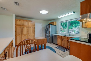 Tucked away on a quiet cul-de-sac in the desirable Tomoka Oaks - photo 15