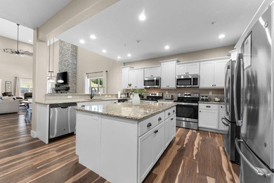 Experience luxury, scale, in this stunning 9-bedroom, 9-bathroom - photo 15
