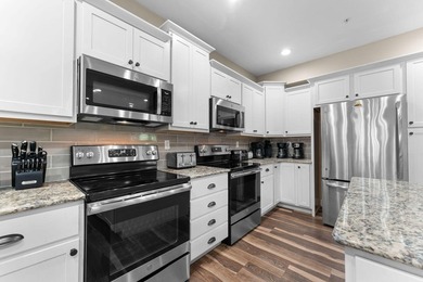 Experience luxury, scale, in this stunning 9-bedroom, 9-bathroom - photo 16