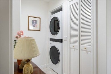 TURN KEY & BEST DEAL IN OAK HARBOR!! Beautifully furnished - photo 16