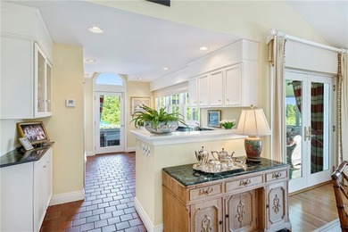 *Twin Ledges* located on historic Ocean Drive, is a charming - photo 19