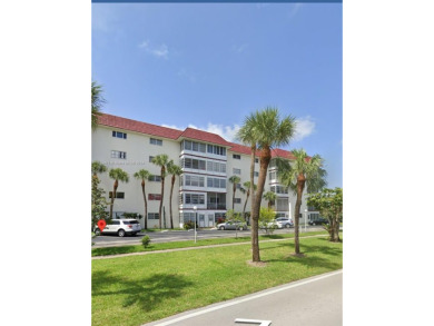 (private lake, pond, creek) Condo For Sale in Lauderhill Florida