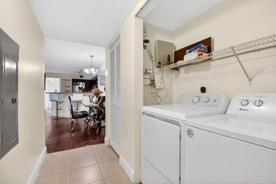 Spacious 3BR/2BA First-Floor Corner Unit with Split Bedroom - photo 21
