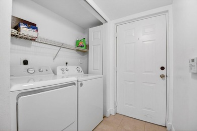 Spacious 3BR/2BA First-Floor Corner Unit with Split Bedroom - photo 22