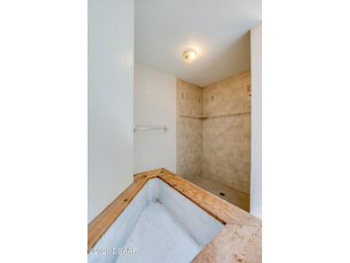 Tucked away on a quiet cul-de-sac in the desirable Tomoka Oaks - photo 30