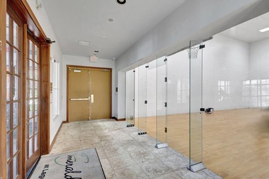 Spacious 3BR/2BA First-Floor Corner Unit with Split Bedroom - photo 31