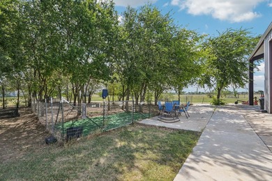 Enjoy wide-open country living with this versatile barndominium - photo 33