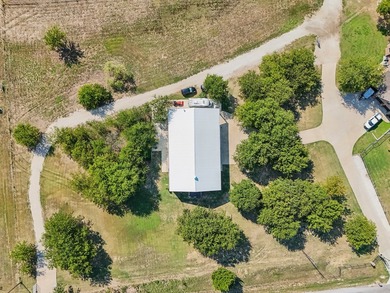 Enjoy wide-open country living with this versatile barndominium - photo 37
