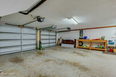 Tucked away on a quiet cul-de-sac in the desirable Tomoka Oaks - photo 42