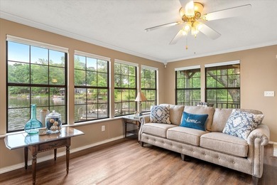 Charming lakefront retreat just steps from the water! This - photo 3