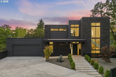 (private lake, pond, creek) Home For Sale in Milwaukie Oregon