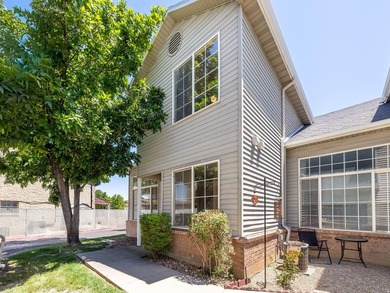 Beautifully updated end-unit townhome tucked away in the quiet - photo 1