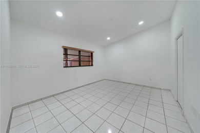 Charming single-story fee-simple townhouse in a coveted prime