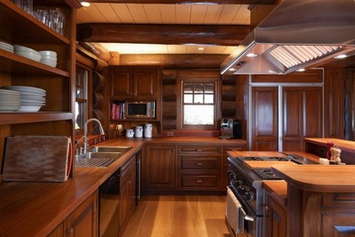 Set on a scenic ridge with panoramic views encompassing historic - photo 19