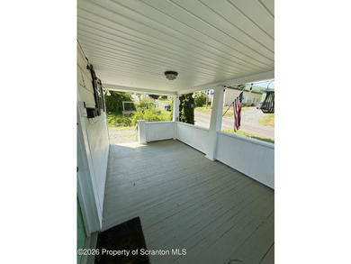 Welcome to 409 Charlotte Avenue! This cozy home located in South - photo 5